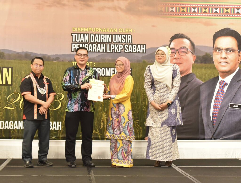 anugerah perkhidmatan cemerlang lpkp sabah 2023 sektor dasar dan pelesenan farzana admin