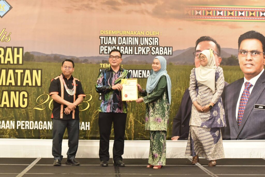 anugerah perkhidmatan cemerlang lpkp sabah 2023 sijil anugerah pembayaran bil dan tuntutan dalam tempoh 7 hari norsia arun
