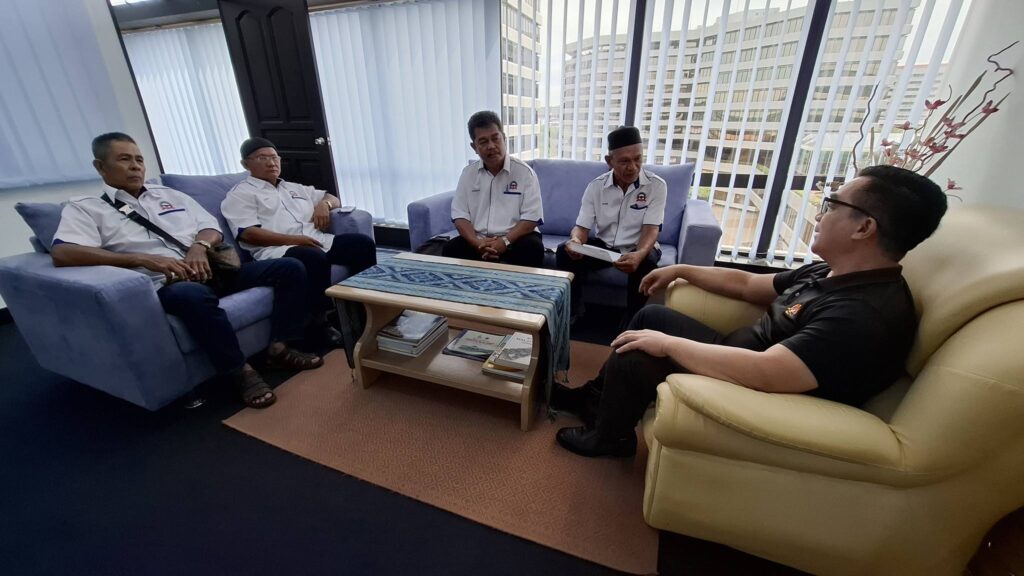 persatuan perpaduan pengusaha bas henti henti daerah sandakan pengarah lpkpsabah dairin unsir